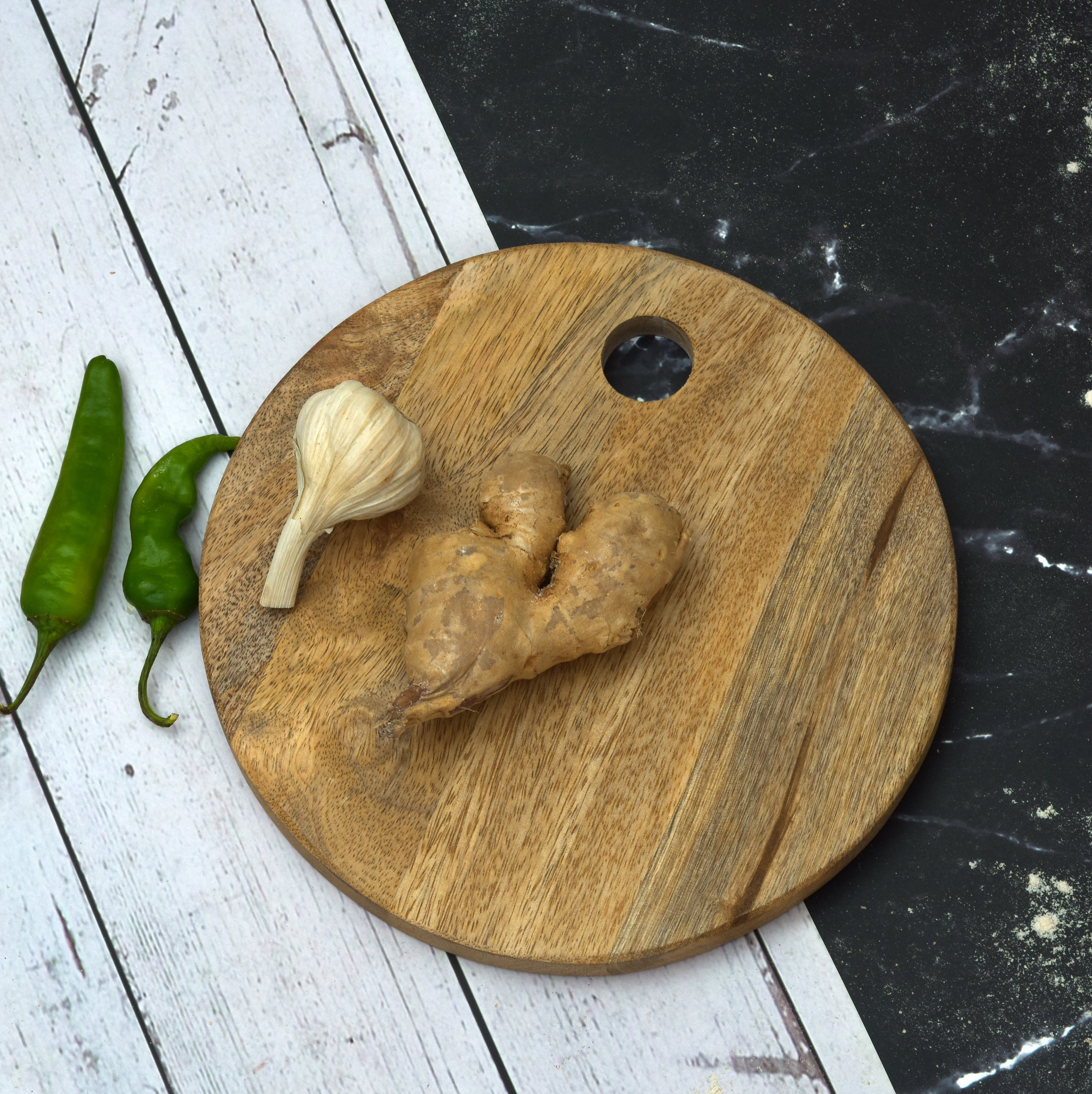 Mango Wood Round Chopping Board With Inner Hole