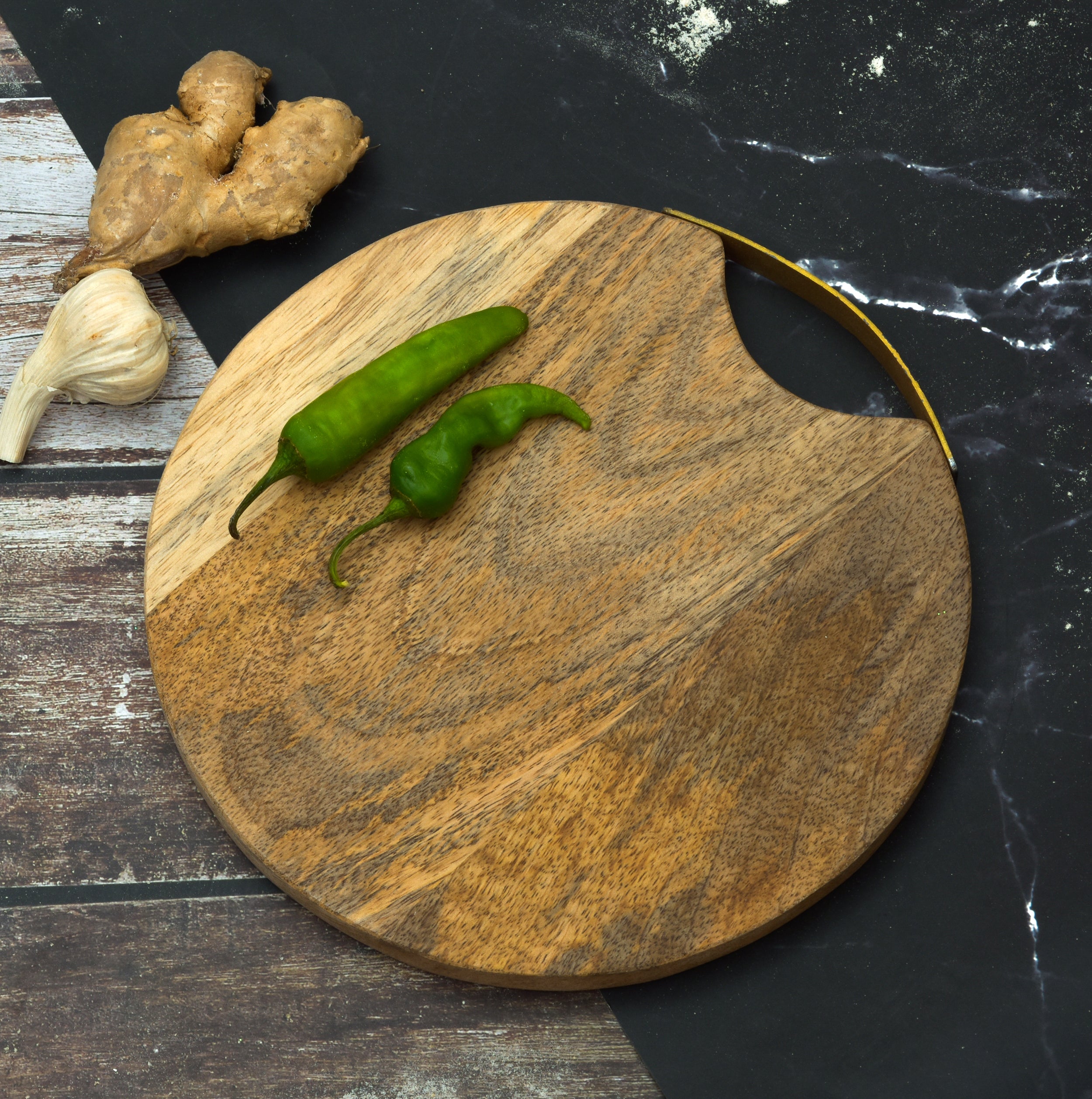 Mango Wood Round Chopping Board With Iron Handle