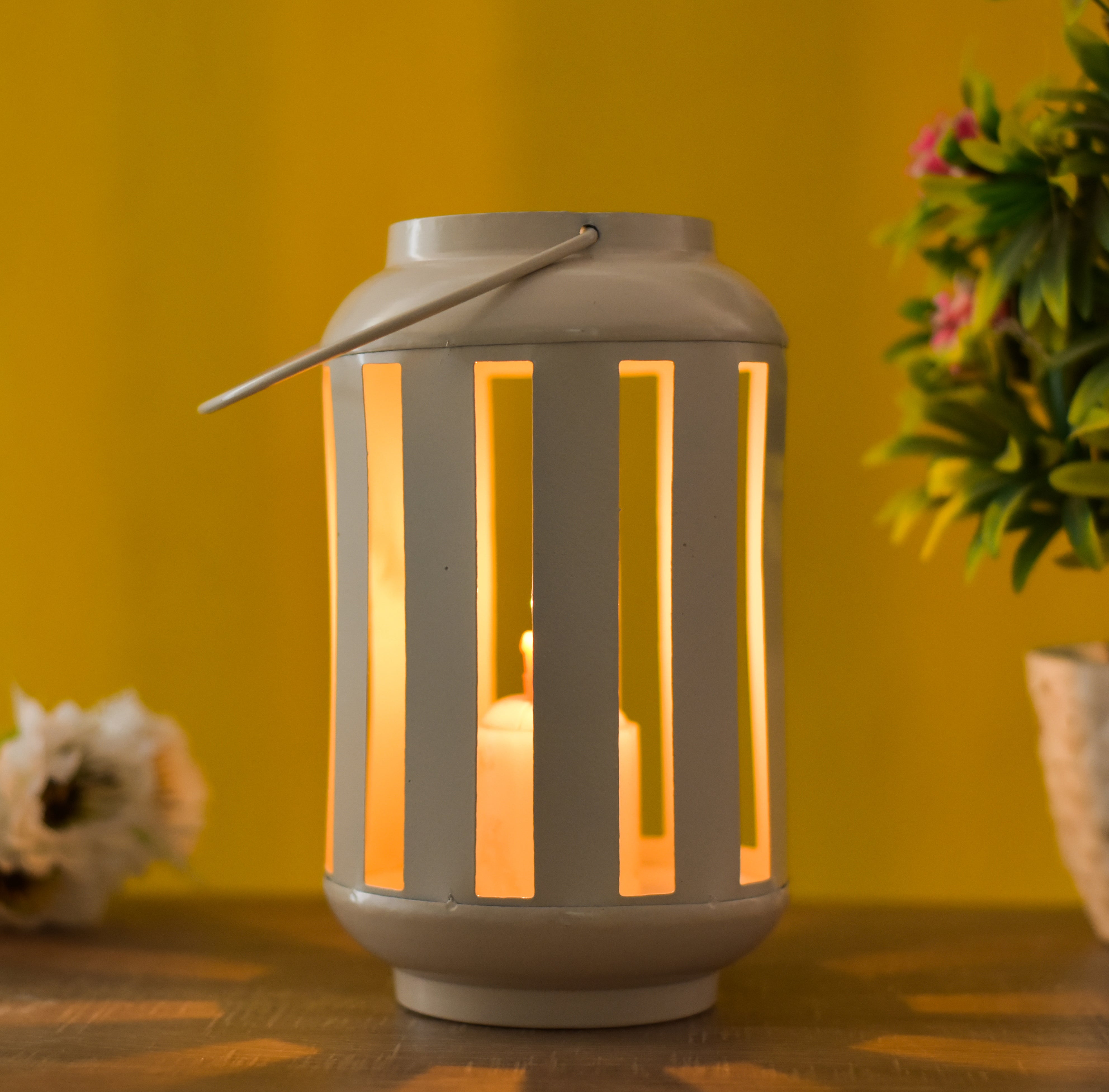 METAL LINING JALI LANTERN - Beige Color