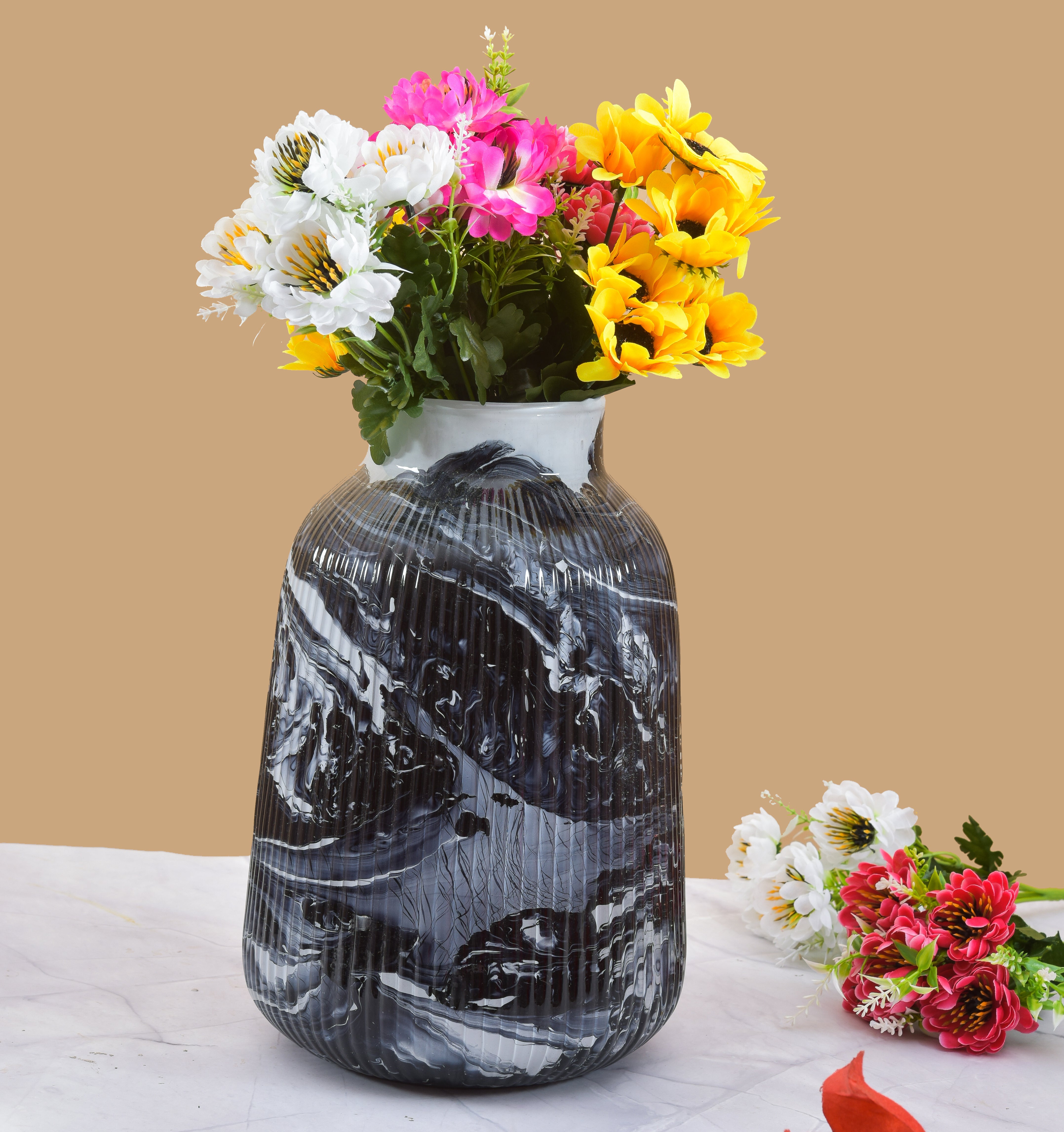 DECORATION VASES BLACK & WHITE