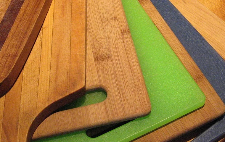 Wood vs. Plastic Chopping Boards: Which one is better?