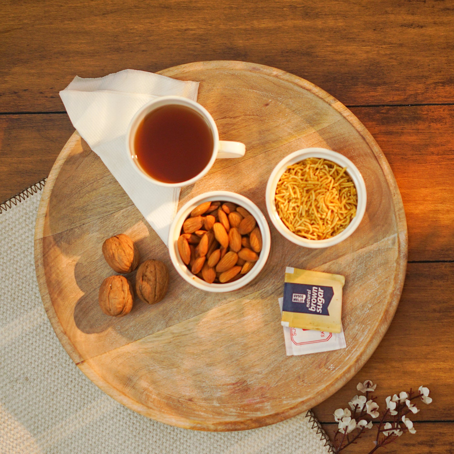 Classic White Mango Wood Chip & Dip Serving Platter