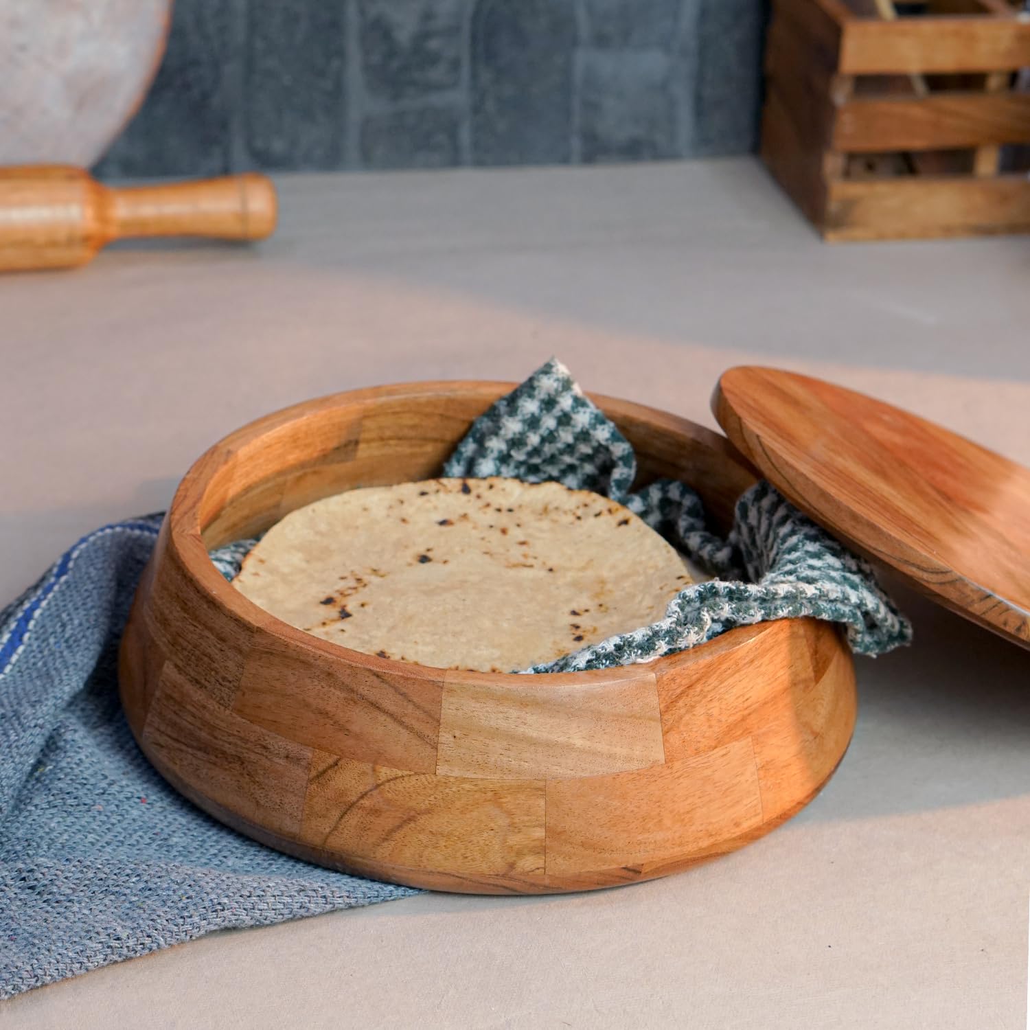 Sanjeev Kapoor OGGN Natural Wood Casserole with Lid, Handcrafted Wooden Chapati Box, Hot Case, Round Roti Dabba for Kitchen, (22.86 X 22.86 Cm)