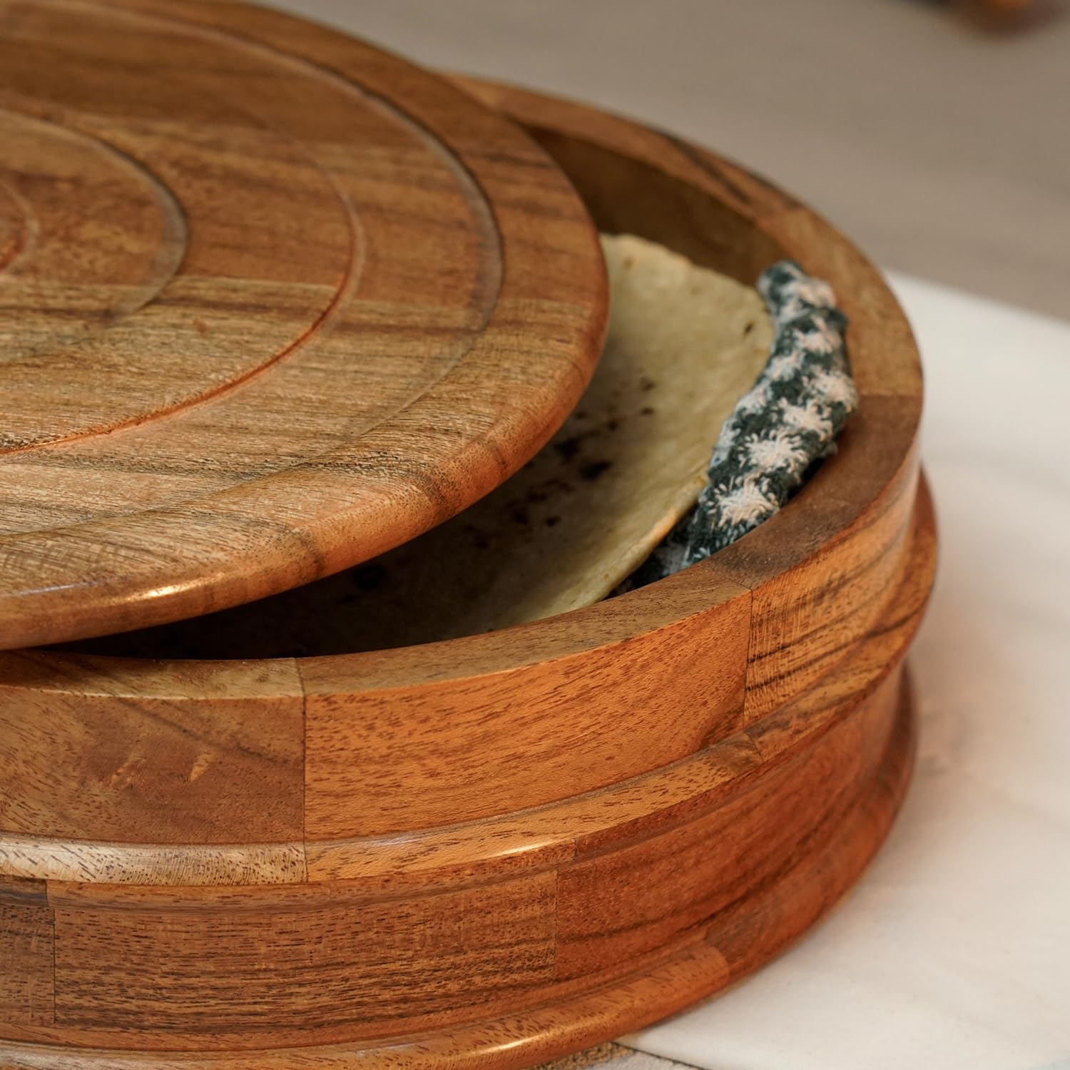 Sanjeev Kapoor OGGN Natural Wood Casserole with Lid, Handcrafted Wooden Chapati Box, Hot Case, Round Roti Dabba for Kitchen, (22.86 X 22.86 Cm)